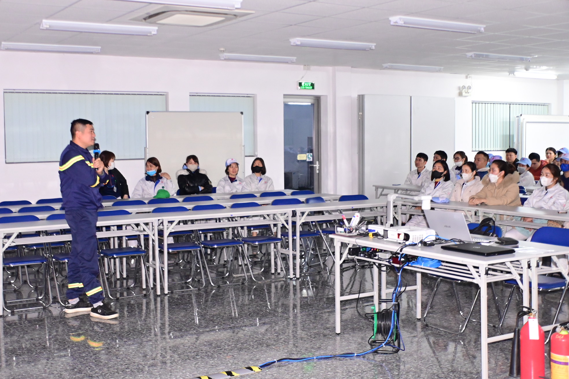 Công đoàn CATP tuyên truyền phòng chống cháy nổ cho công nhân Toyoda Gosei (Khu công nghiệp Nomura)